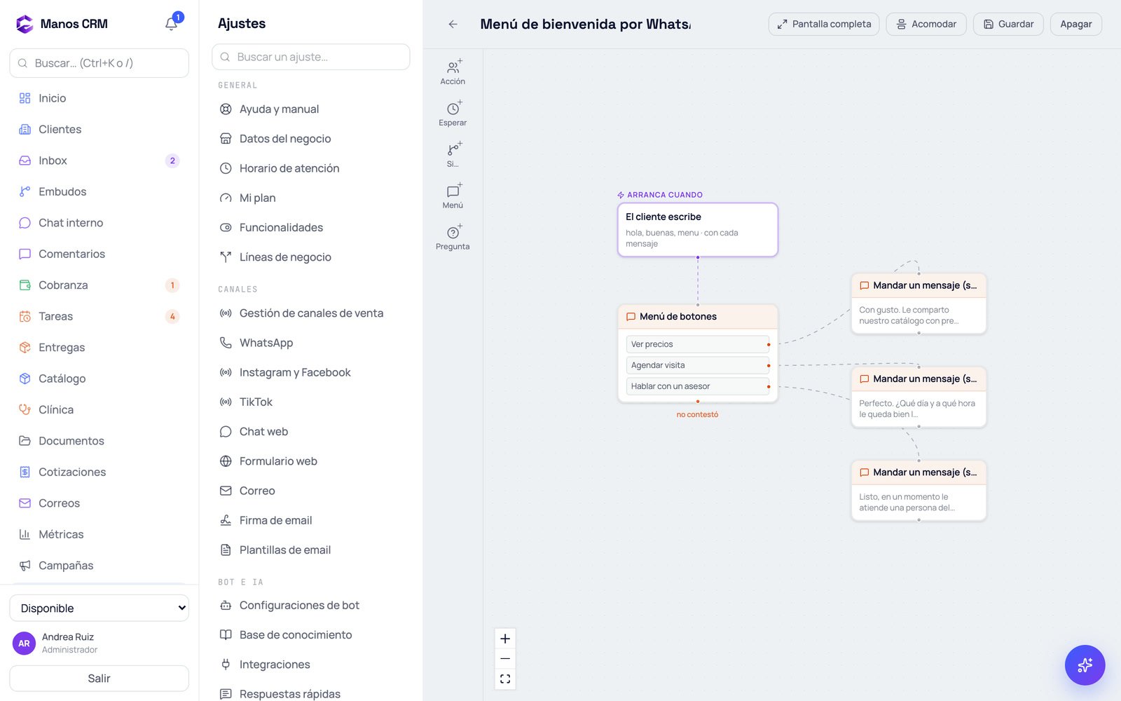 Flujo "Menú de bienvenida por WhatsApp" en el lienzo de Manos CRM: el disparador "El cliente escribe" conectado a un menú con los botones Ver precios, Agendar visita y Hablar con un asesor, cada uno hacia su mensaje