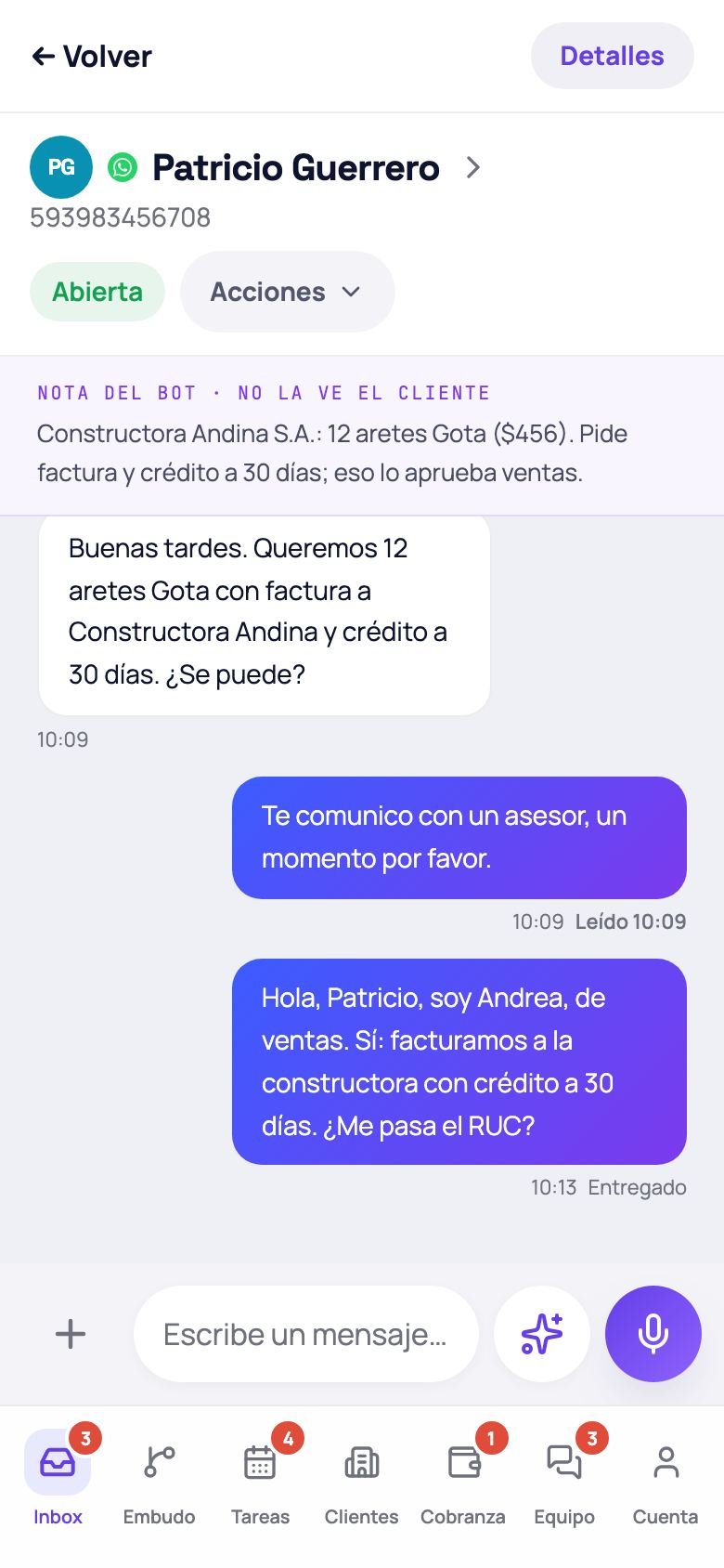 Captura real de Manos CRM: el bot pasa la conversación a Andrea, de ventas, con una nota